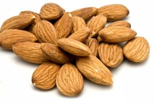 amandes en tas